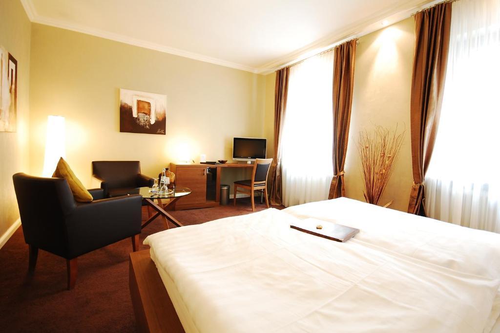 Hotel Binz Bernkastel-Kues Δωμάτιο φωτογραφία