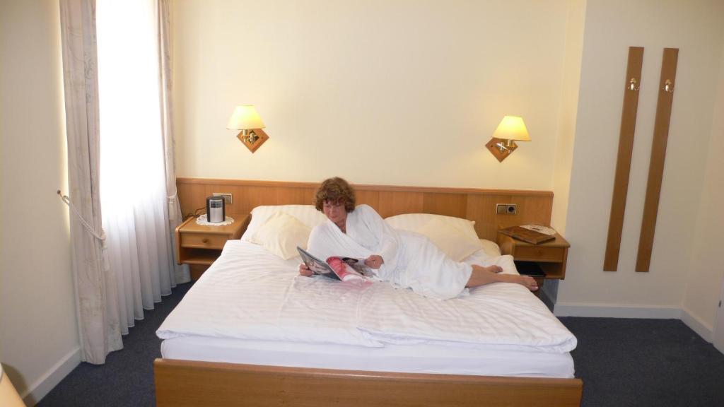 Hotel Binz Bernkastel-Kues Δωμάτιο φωτογραφία